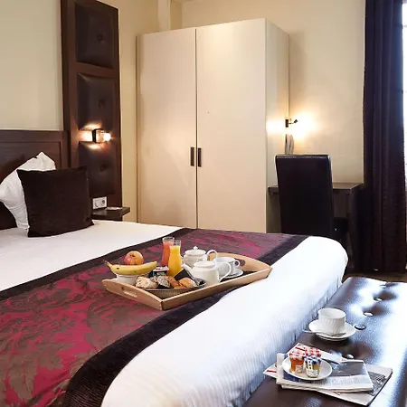 מלון Western Le Cheval Blanc -vue Sur Le Port-plein Centre 3*