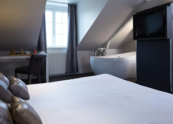 Western Le Cheval Blanc -vue Sur Le Port-plein Centre