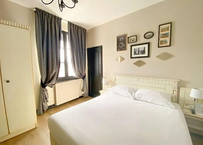 Western Le Cheval Blanc -vue Sur Le Port-plein Centre