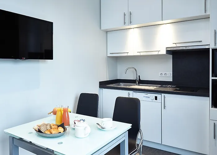 ホテル Western Le Cheval Blanc -vue Sur Le Port-plein Centre オンフルール