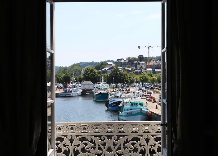 Western Le Cheval Blanc -vue Sur Le Port-plein Centre 3*