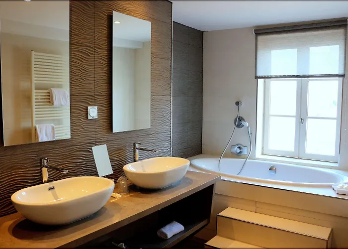 ホテル Western Le Cheval Blanc -vue Sur Le Port-plein Centre オンフルール