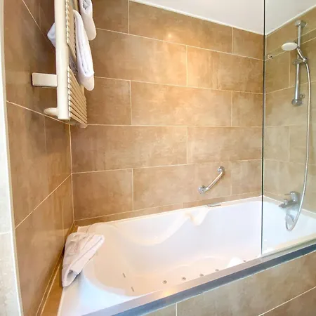 Western Le Cheval Blanc -centre- Vieux Port Hotel 3*
