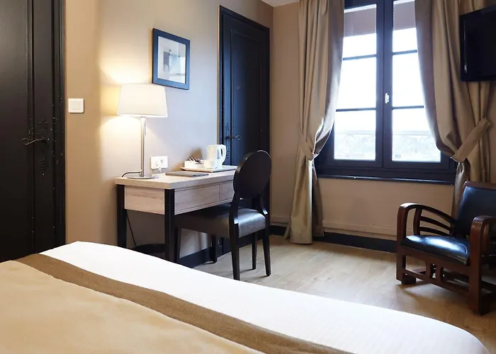 호텔 Western Le Cheval Blanc -vue Sur Le Port-plein Centre 3*