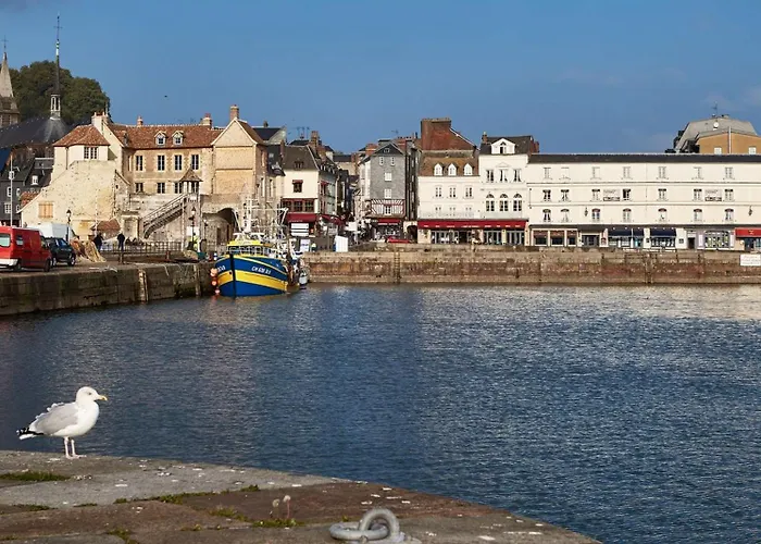 Western Le Cheval Blanc -vue Sur Le Port-plein Centre 3*