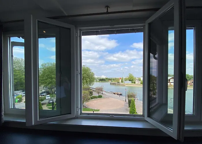 Western Le Cheval Blanc -vue Sur Le Port-plein Centre 3*