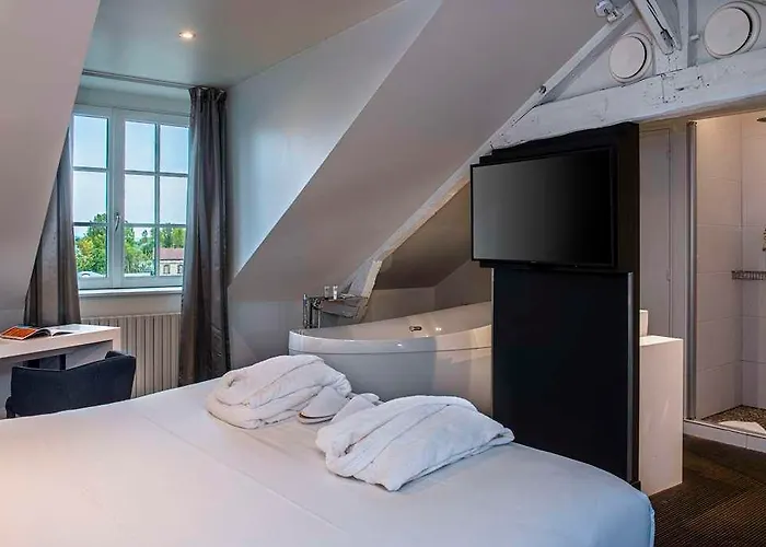 호텔 Western Le Cheval Blanc -vue Sur Le Port-plein Centre 3*