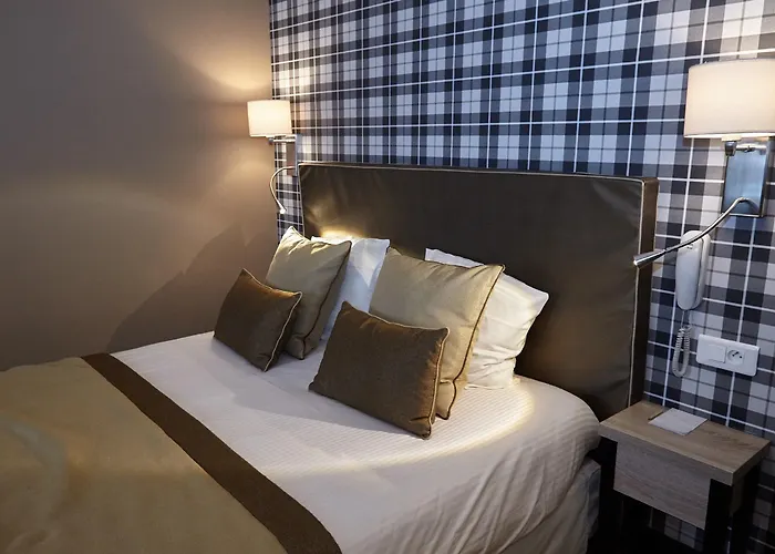 מלון Western Le Cheval Blanc -vue Sur Le Port-plein Centre 3*