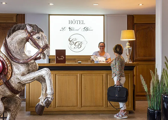 Western Le Cheval Blanc -vue Sur Le Port-plein Centre מלון