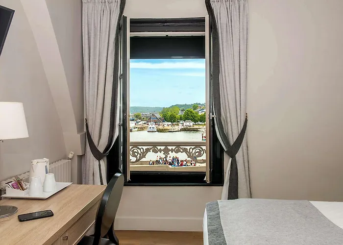 Western Le Cheval Blanc -vue Sur Le Port-plein Centre מלון הונפלר